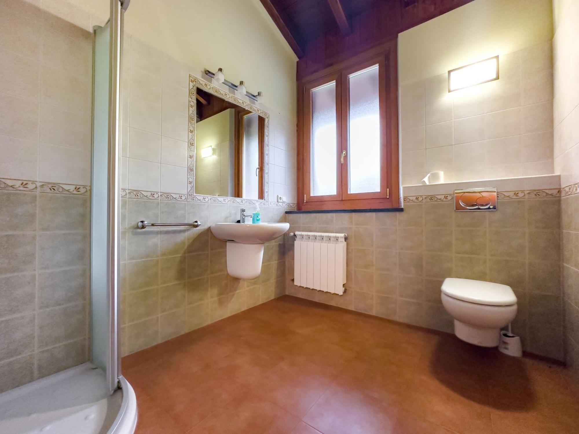 Chalet Amplia En Entorno Natural