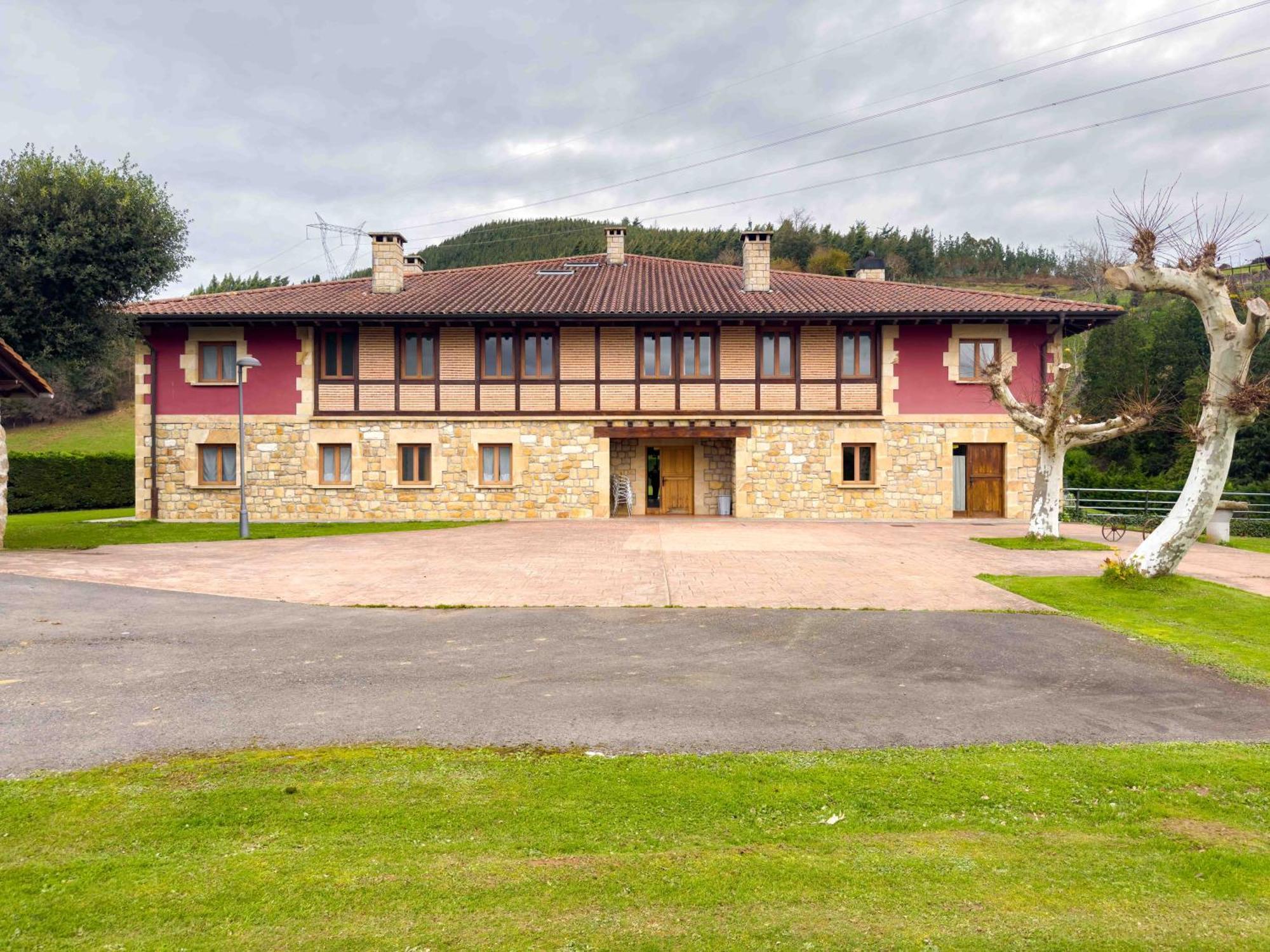 Chalet Amplia En Entorno Natural
