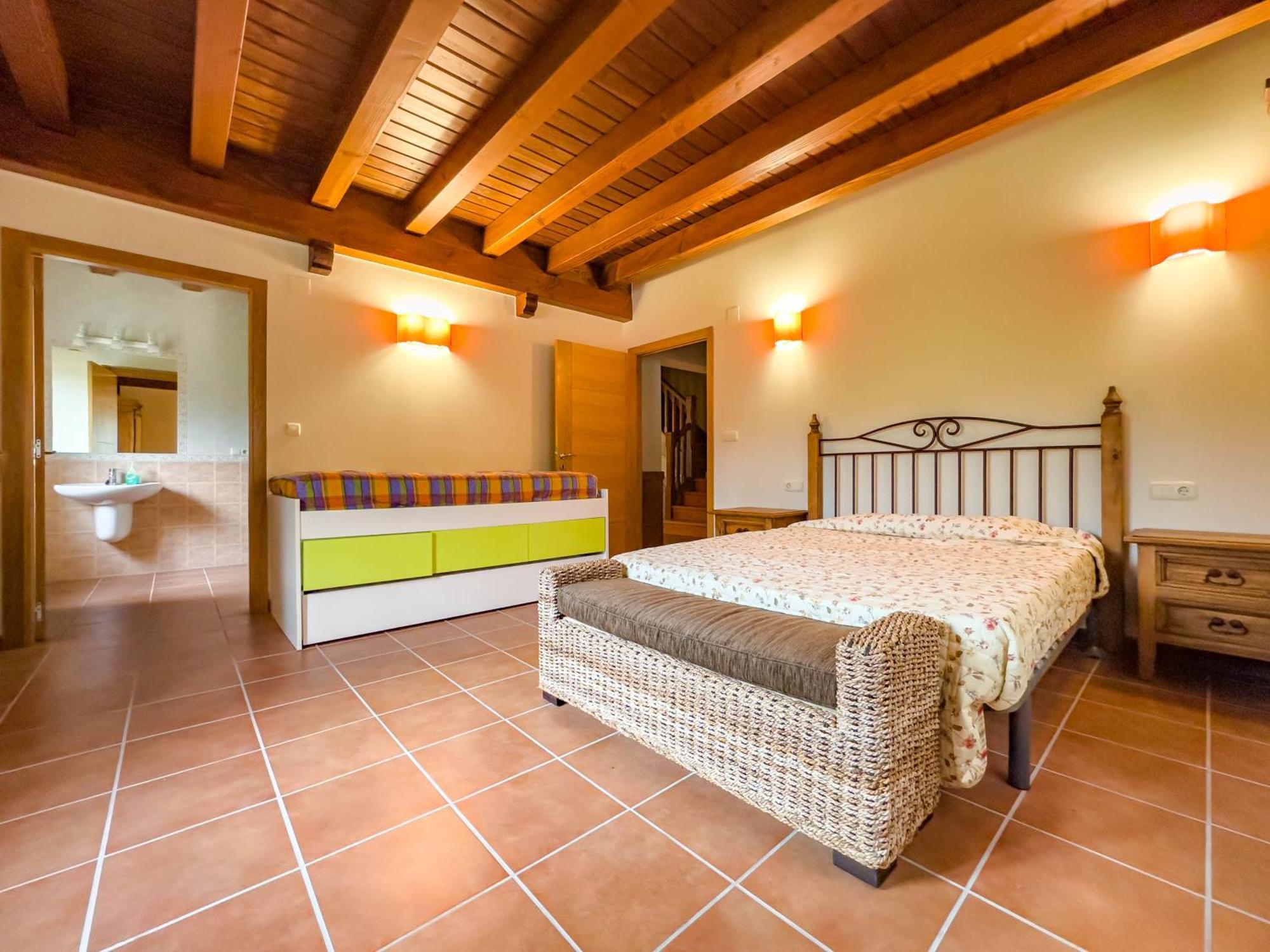 Chalet Amplia En Entorno Natural